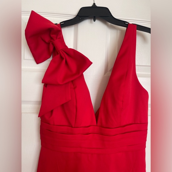 MAC DUGGAL Bow Shoulder V-Neck Gown - Picture 6 of 9